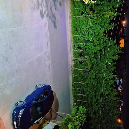 Spacious Durrs With Views And Private Balcony 아파트 *