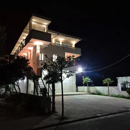 아파트 Spacious Durrs With Views And Private Balcony *