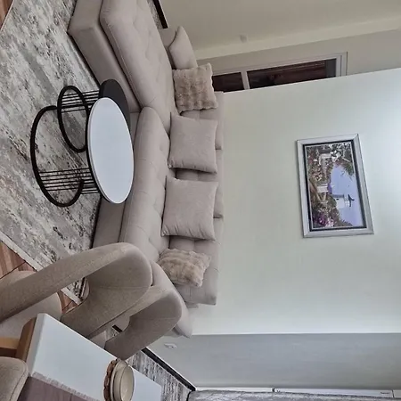 Apartment Spacious With Views And Private Balcony Durres